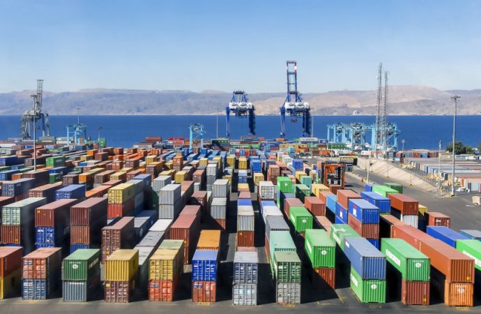 وزير النقل يؤكد الاستعداد لمواجهة أي طارئ يؤثر على حركة النقل البحري