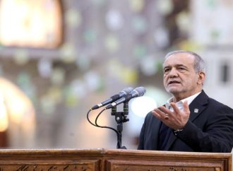 الرئيس الإيراني يقول إن بعض الدول “بدأت جهود وساطة” لإنهاء الحرب