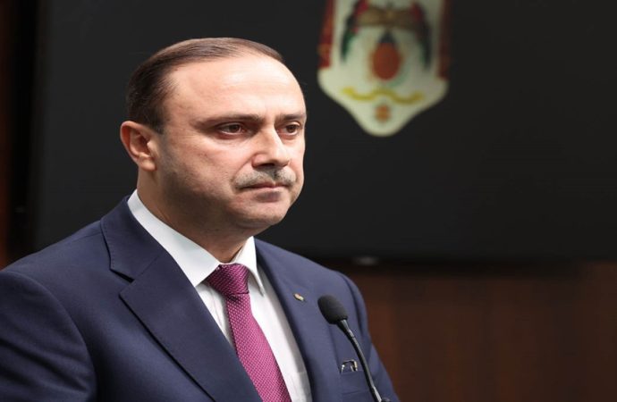 المومني يجري اتصالات هاتفية مع عدد من وزراء ومسؤولي الإعلام في دول الخليج