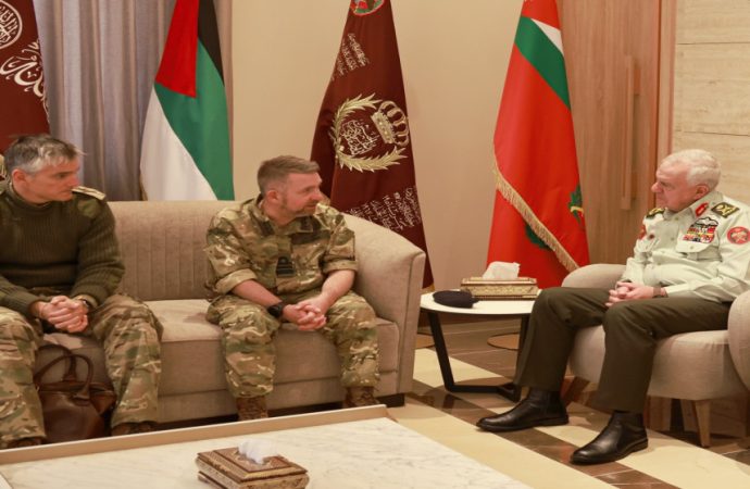 الحنيطي يستقبل المستشار الخاص لشؤون الدفاع البريطاني في الشرق الأوسط
