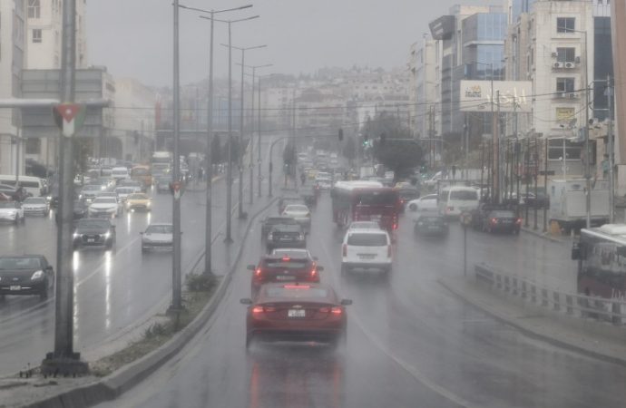 مديرية الأمن العام تحذر من السيول وتدعو لعدم الاقتراب من الأودية