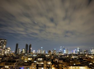 إصابة مصفاة نفط في مدينة حيفا بعد إطلاق صواريخ إيرانية