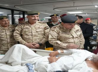 القوات المسلحة تشارك مرتباتها فرحة أول أيام الفطر السعيد وتعود المرضى من المتقاعدين والعاملين