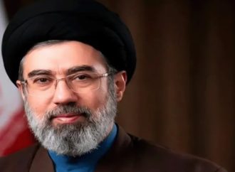 مجتبى خامنئي: الهجمات التي استهدفت تركيا وعُمان لم تنفذها إيران
