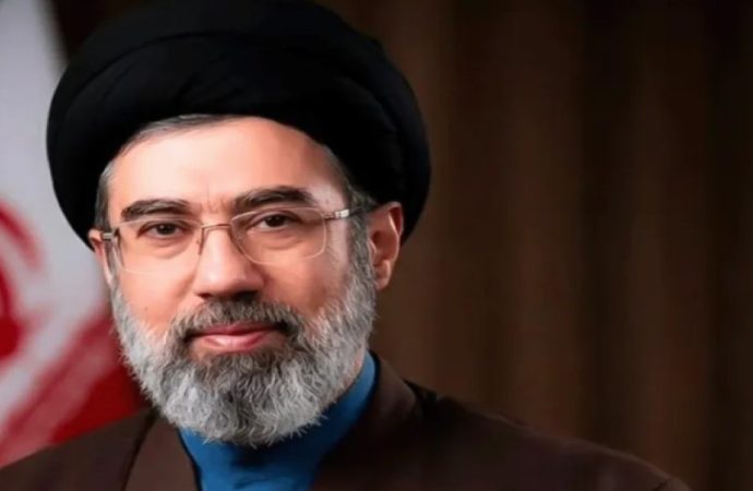 مجتبى خامنئي: الهجمات التي استهدفت تركيا وعُمان لم تنفذها إيران