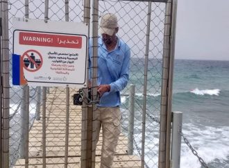 محمية العقبة البحرية تحذر من السباحة أو النزول إلى البحر في ظل ارتفاع الأمواج