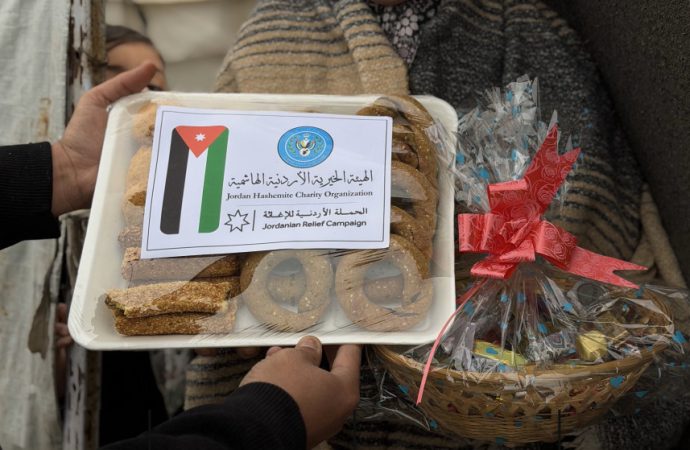 الحملة الأردنية والخيرية الهاشمية تنفذان فعالية تجمع بين عيد الفطر ويوم الأم في غزة