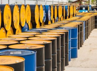 النفط يرتفع بعد تهديدات متبادلة من واشنطن وطهران باستهداف منشآت الطاقة