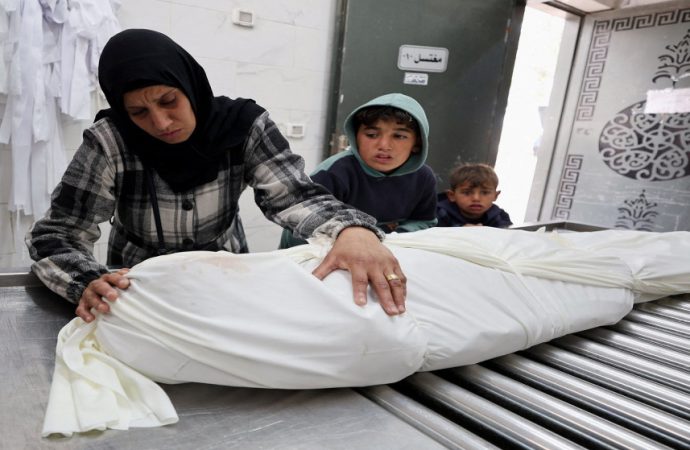 استشهاد مسنة وإصابات بينها طفل بجروح خطيرة برصاص الاحتلال في غزة