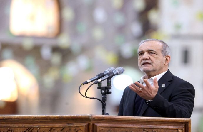 الرئيس الإيراني: لدينا “الإرادة لإنهاء الحرب”