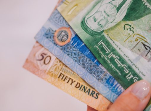 تحويل رواتب التعليم الإضافي إلى البنوك