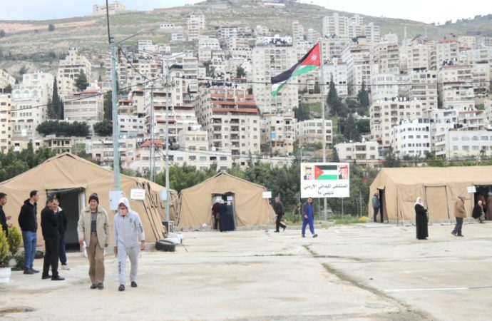 طواقم المستشفى الميداني الأردني نابلس/10 تباشر أعمالها