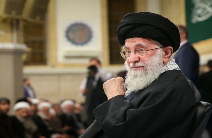 التلفزيون الإيراني يعلن مقتل خامنئي