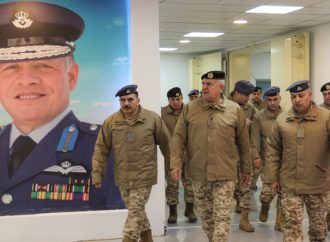 رئيس هيئة الأركان المشتركة يؤدي صلاة عيد الفطر ويلتقي بعدد من مرتبات سلاح الجو الملكي