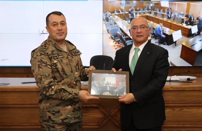 في محاضرة أمام دارسي “برنامج الإدارة والدراسات الاستراتيجية” في كلية الدفاع الوطني الملكية الأردنية