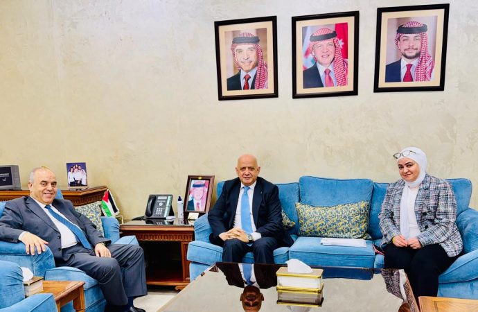 محافظة والحاج توفيق يبحثان إطلاق برنامج المنح الإيطالية لتدريب الشباب الأردني