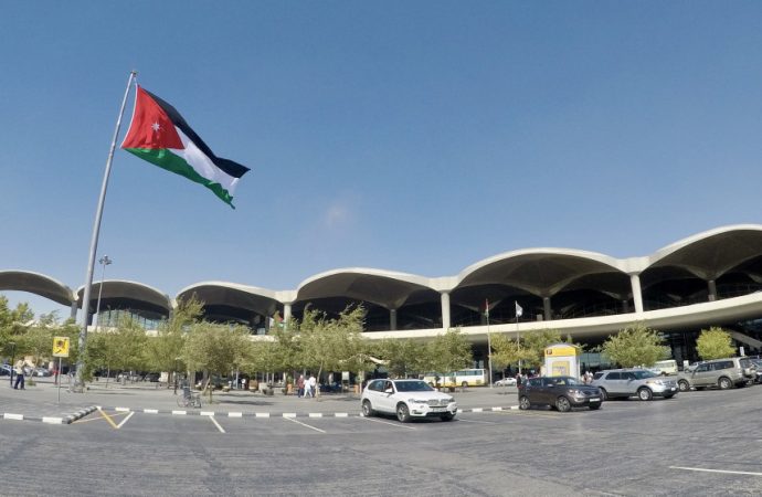 الأردن يعلن إعادة فتح الأجواء أمام حركة الطيران