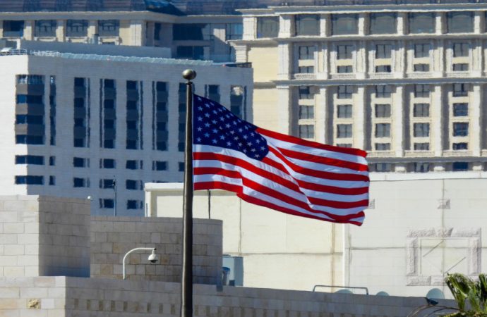 الأمن العام يبث رسالة توعوية للقاطنين في محيط السفارة الأميركية في عمّان