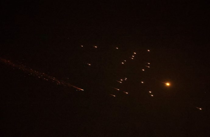 الحوثيون ينفذون أول عملية عسكرية بصواريخ باليستية على مواقع إسرائيلية