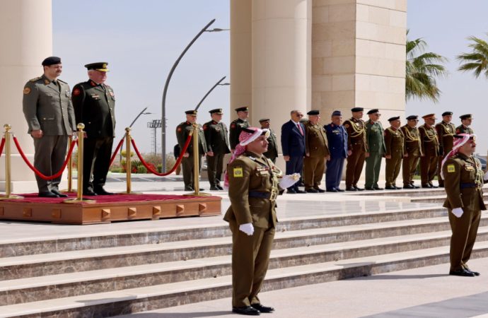 الحنيطي يستقبل رئيس هيئة الأركان العامة للقوات المسلحة العربية الليبية