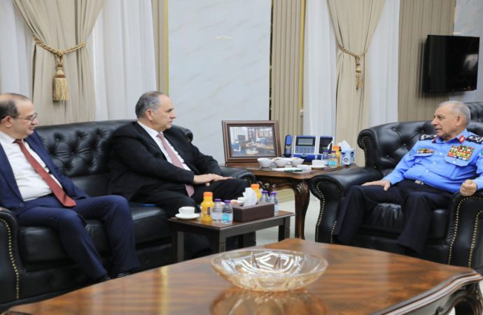 وزيرا العدل والاقتصاد الرقمي ومدير الأمن العام يترأسون اجتماعا لبحث تسريع مشاريع التحول الرقمي