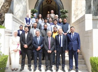 بالصور : العيسوي يستقبل وفد الملتقى الوطني للتوعية والتطوير ويتسلم وثيقة العهدة الشبابية المرفوعة لجلالة الملك