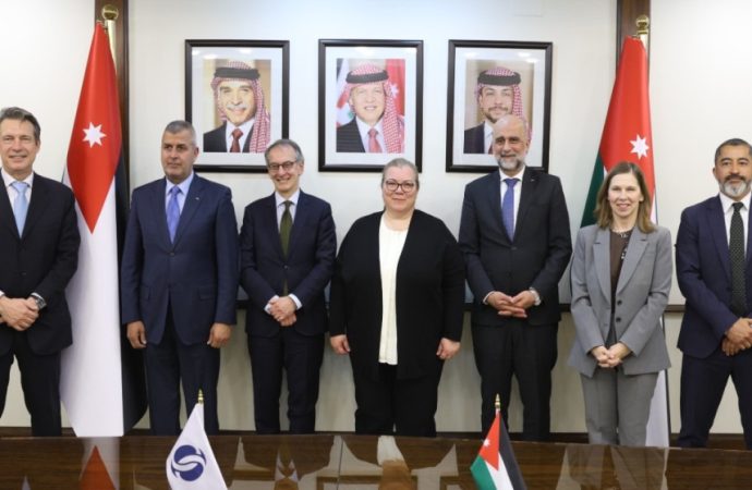 الحكومة توقّع مذكرة تفاهم مع البنك الأوروبي للتنمية لتعزيز أمن الطاقة في الأردن