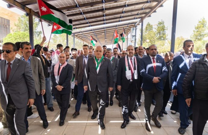 بالصور : الجامعة الهاشميّة تجدّد العهد في يوم العَلَم في احتفالٍ وطنيّ جسّد معاني الانتماء والمسؤولية .