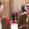 الملك يشهد مراسم رفع العلم بمناسبة اليوم الوطني للعلم الأردني