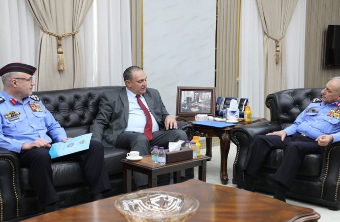 وزير البيئة ومدير الأمن العام يبحثان تعزيز التعاون في المجال البيئي