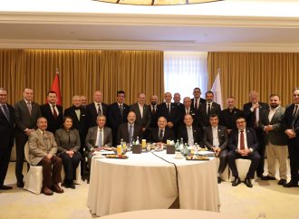 الأحمد، الرئيس التنفيذي لمستشفى الاستقلال، يشارك في اللقاء الفكري مع سمو الأمير الحسن بن طلال