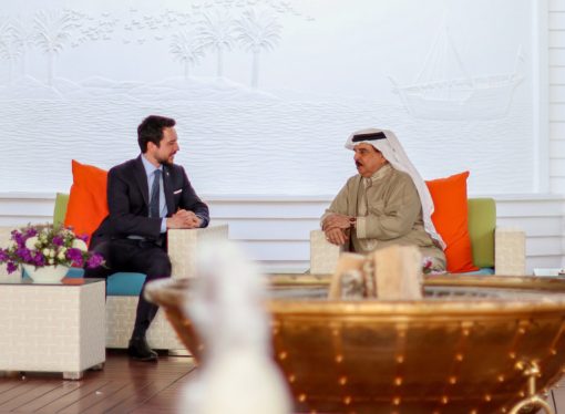 ولي العهد والعاهل البحريني يبحثان تعزيز التنسيق حيال التطورات الإقليمية