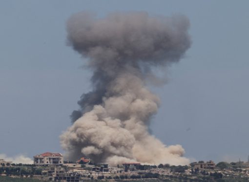 غارة إسرائيلية على بلدة في جنوب لبنان بعد إنذار بالإخلاء