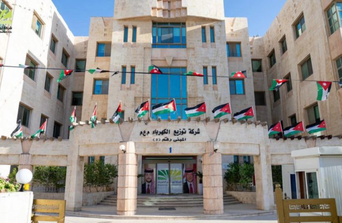 إعادة التيار الكهربائي لـ 90% من مشتركي الأغوار الشمالية واستكمال المعالجة خلال ساعتين
