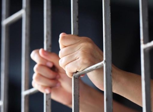 البحث الجنائي يلقي القبض على قاتل أطفاله الثلاثة في الكرك