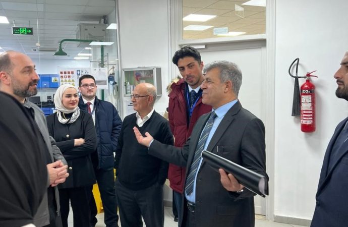 مركز البحوث الدوائية والتشخيصية في عمّان الأهلية يستقبل وفدًا من المركز الأردني للتصميم والتطوير