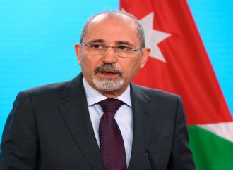 وزير الخارجية يبحث مع نظيره السعودي الأوضاع الإقليمية