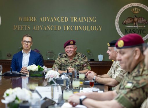 الملك والرئيس الفنلندي يتابعان تمرينا تعبويا في مركز تدريب العمليات الخاصة