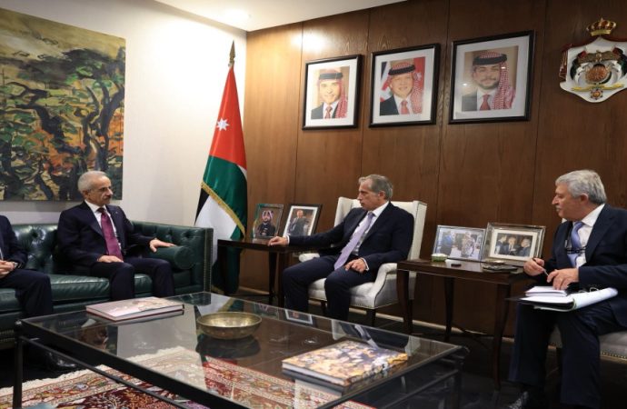 رئيس الوزراء يستقبل وزيري النقل السوري والتركي