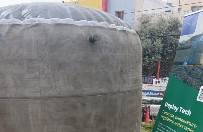 وزارة المياه تركب خزانا خرسانيا لحصاد مياه الأمطار في مبناها