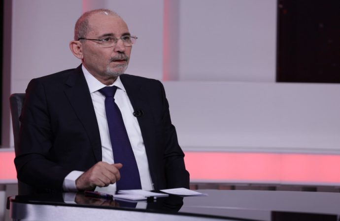 وزير الخارجية ونظيره الياباني يبحثان تطورات الأوضاع في المنطقة