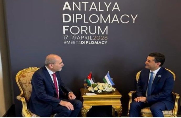 الصفدي يعقد سلسلة لقاءات دبلوماسية على هامش منتدى أنطاليا الدبلوماسي