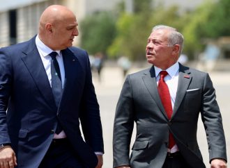 الملك يجري اتصالا هاتفيا مع الرئيس اللبناني ويؤكد وقوف الأردن إلى جانب لبنان