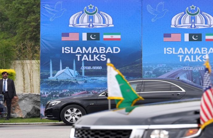 وفدا الولايات المتحدة وإيران يصلان باكستان لإجراء محادثات سلام