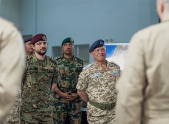 الملك يزور قيادة سلاح الجو الملكي ويثمن احترافيتهم في حماية سماء الوطن