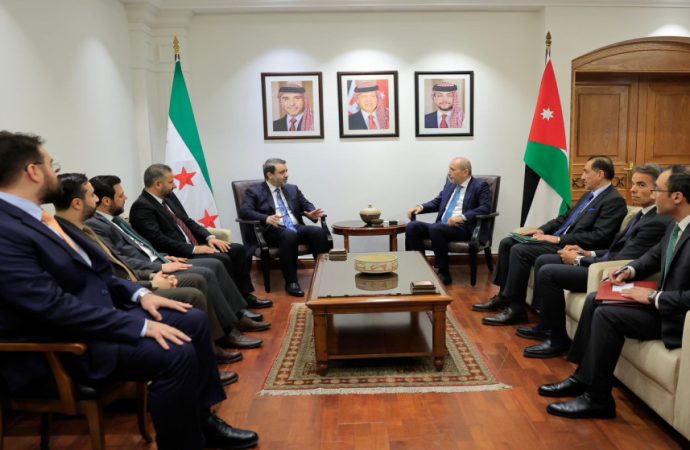 الصفدي ونظيره السوري يؤكدان ضرورة توسيع التعاون في مختلف المجالات