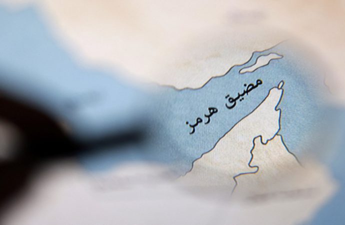 الحرس الثوري يعلن استهداف سفينة مرتبطة بإسرائيل في مضيق هرمز