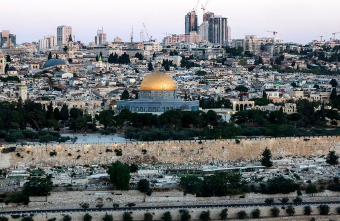 الاحتلال الإسرائيلي يعلن إعادة فتح الأماكن المقدسة في القدس اعتبارا من الخميس