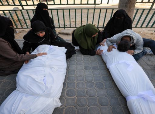 6 شهداء ومصابون بقصف الاحتلال مخيم البريج وخان يونس