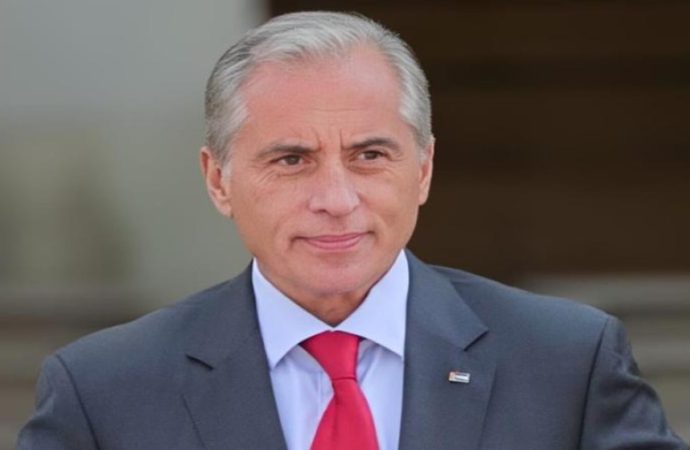 رئيس الوزراء: بفخر واعتزاز نحتفل اليوم بعلمنا الأردني